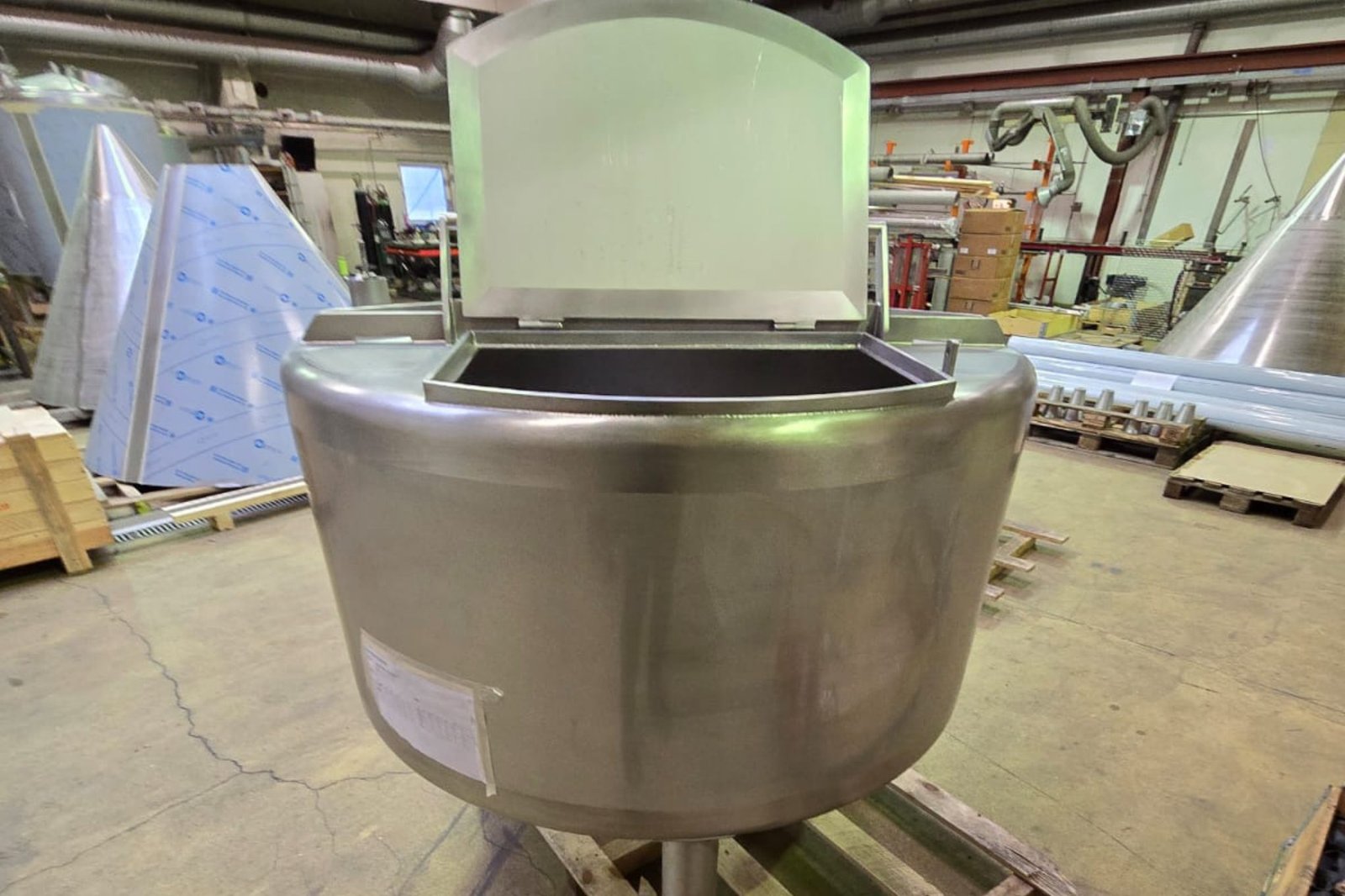 Stainless steel open-top tank for food, beverage, or chemical processing – M&A Steel Group
